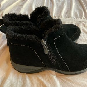 Black suede fur lined boots #winter #suede